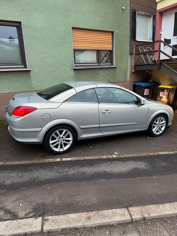 Gebraucht Opel Astra Cabriolet 140 PS (102 kW) 2007 Silber Cabrio