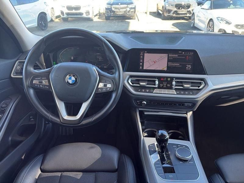 Gebraucht BMW 320 Advantage 190 PS (139 kW) 2022 Glaciersilbermetallic Kombi