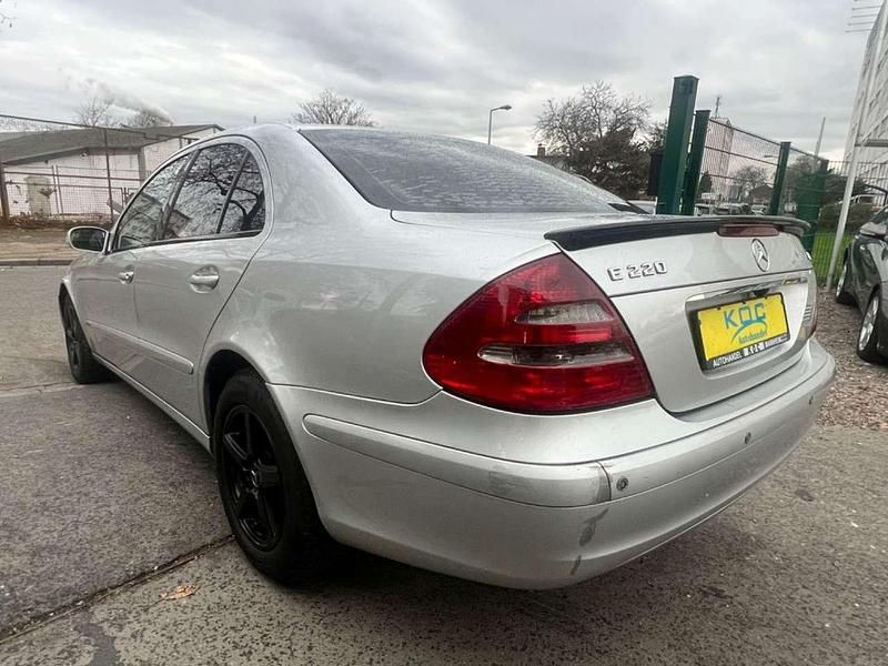 Gebraucht Mercedes E220 150 PS (110 kW) 2003 Brillantsilber  metalliclack Limousine