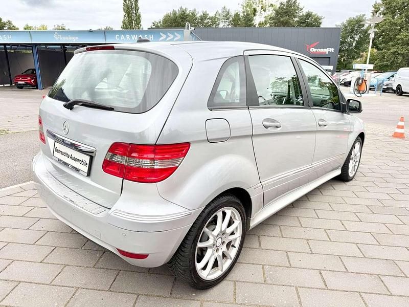 Gebraucht Mercedes B180 116 PS (85 kW) 2010 Polarsilber  metalliclack Van / Kleinbus