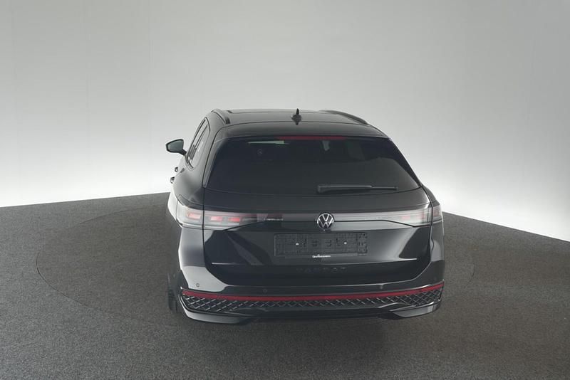 Gebraucht VW Passat R-line 265 PS (194 kW) 2024 Schwarz Kombi