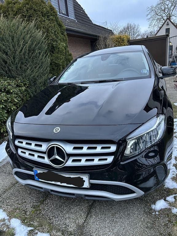 Gebraucht Mercedes GLA180 109 PS (80 kW) 2017 Schwarz SUV