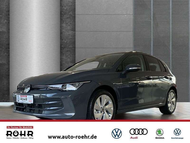 Delfingrau metallic Gebraucht 2025 VW Golf VIII Life Limousine | 26.900 € (Fairer Preis) - Bild 1/4