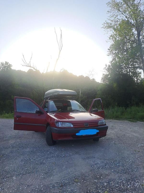 Rot Gebraucht 1996 Peugeot 306 Limousine | 1.669 € - Bild 1/4