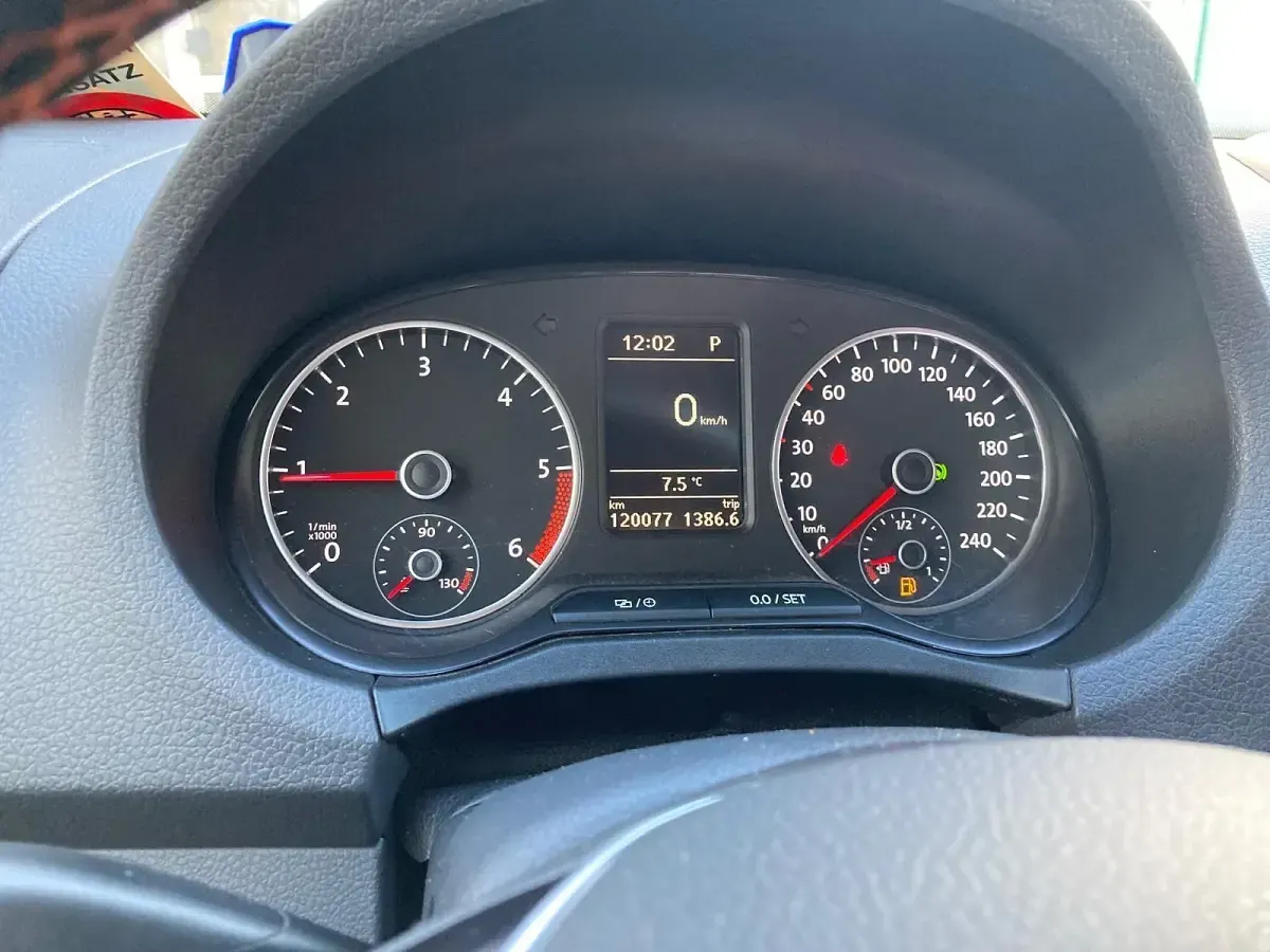 Używany VW Amarok 180 KM (132 kW) 2015 Pomarańczowy Pickup