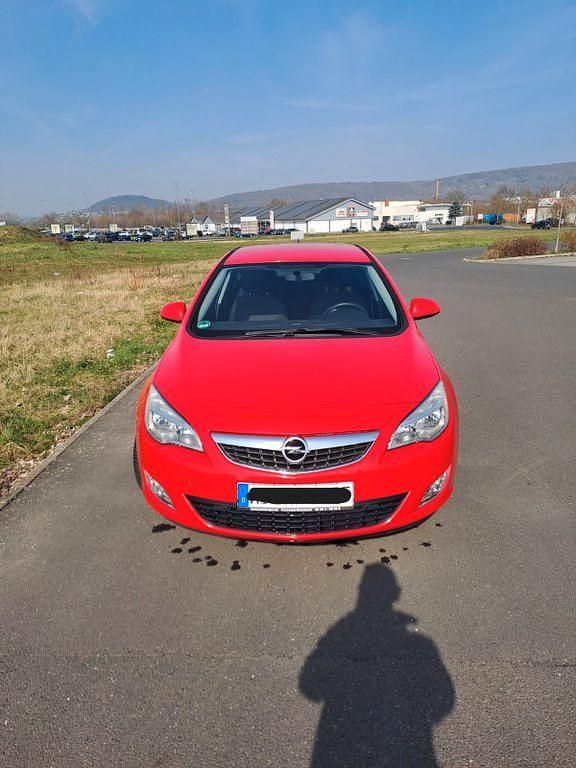 Gebraucht Opel Astra Eco 101 PS (74 kW) 2011 Rot Limousine