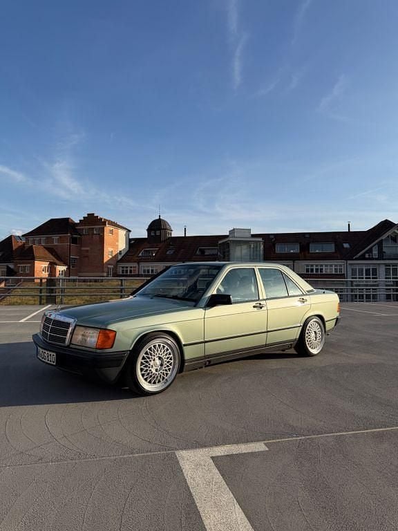Gebraucht Mercedes 190 118 PS (86 kW) 1988 Grün Limousine