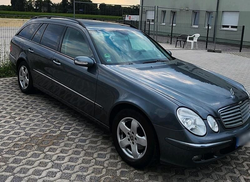 Grau Gebraucht 2005 Mercedes E220 Elegance Kombi | 3.500 € (Fairer Preis) - Bild 1/4