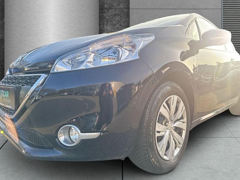 Gebraucht Peugeot 208 Active 68 PS (50 kW) 2015 Blau Kleinwagen