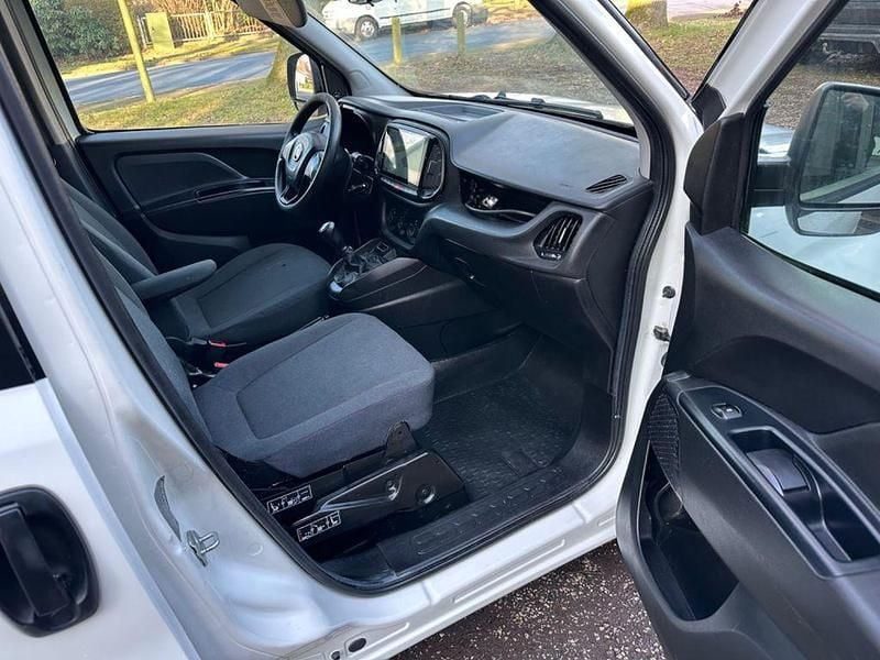 Gebraucht Fiat Doblò 95 PS (69 kW) 2017 Weiß Van / Kleinbus
