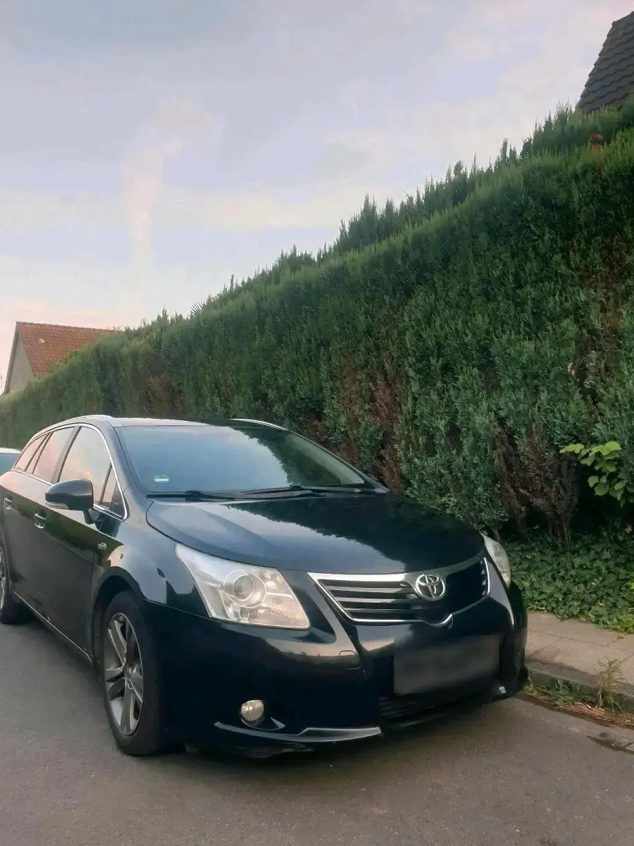 Gebraucht Toyota Avensis 150 PS (110 kW) 2011 Schwarz Kombi
