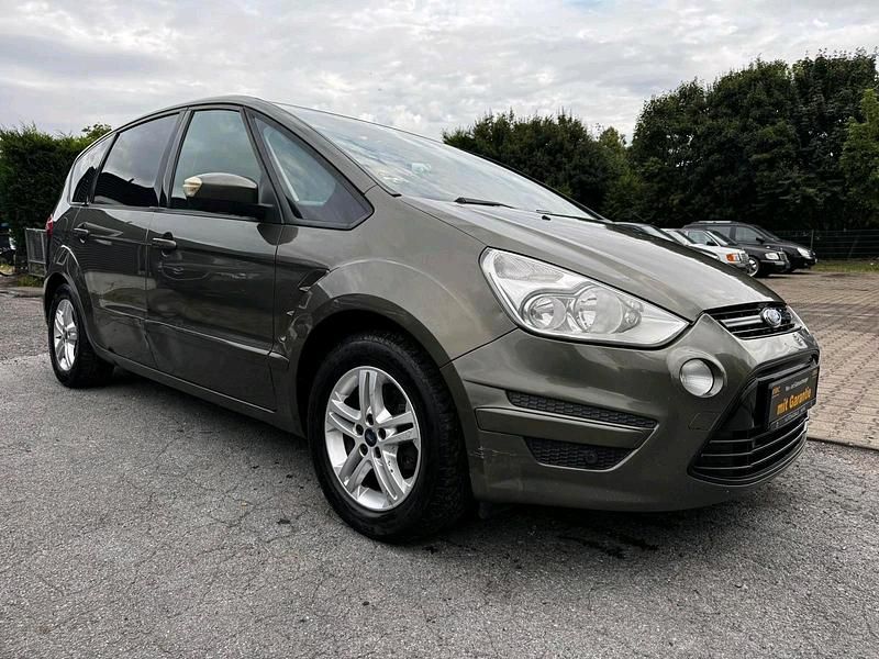 Braun Gebraucht 2010 Ford S-MAX S Van / Kleinbus | 4.450 € (Guter Preis) - Bild 1/4