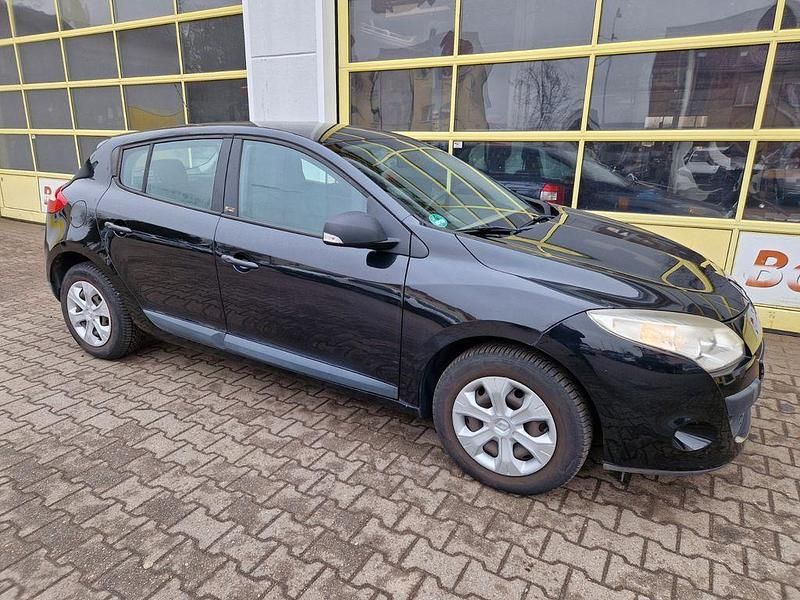 Gebraucht Renault Mégane 101 PS (74 kW) 2011 Blau Limousine