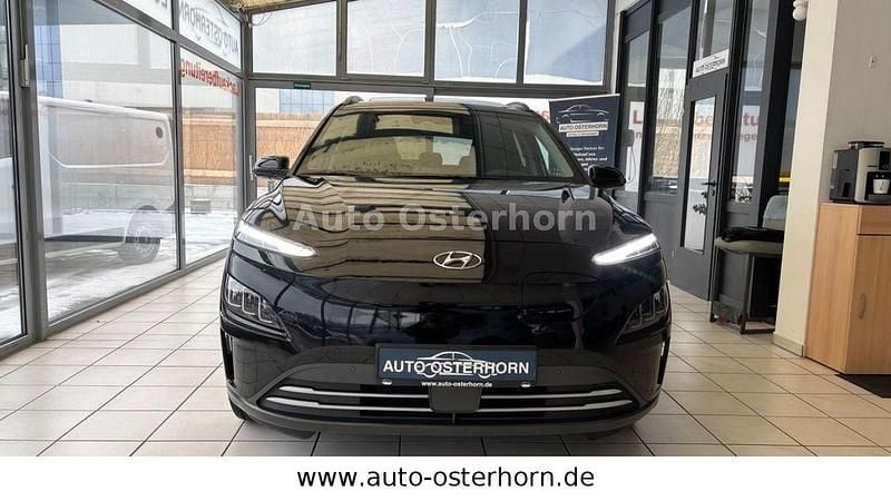 Gebraucht Hyundai Kona Trend 100 kW (136 PS) 2022 Schwarz SUV