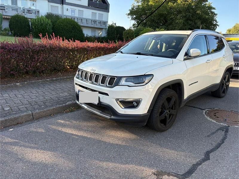 Weiß Gebraucht 2018 Jeep Compass Limited SUV | 22.499 € - Bild 1/4