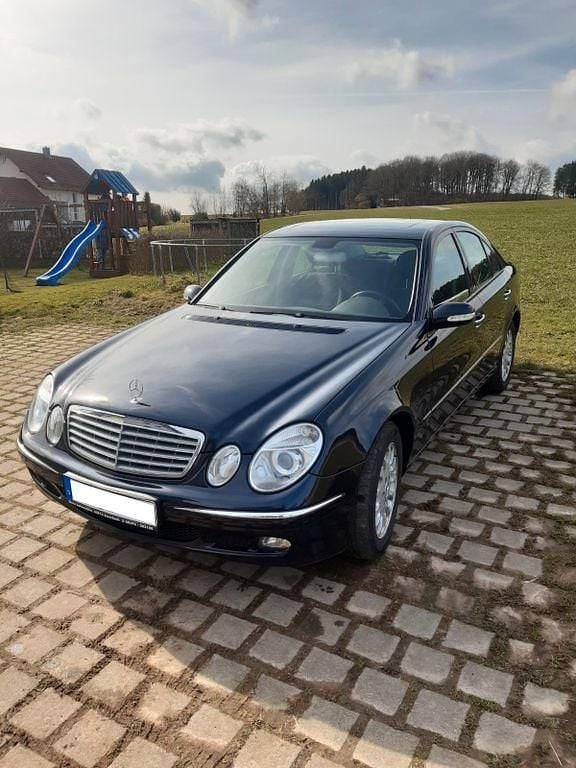 Gebraucht Mercedes E220 Avantgarde 150 PS (110 kW) 2005 Blau Limousine