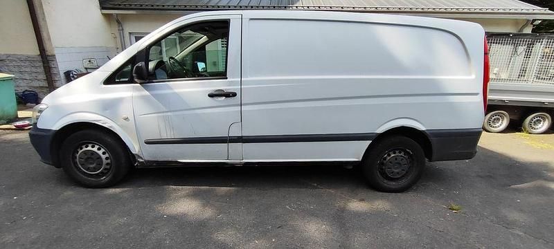 Weiß Gebraucht 2012 Mercedes Vito Van / Kleinbus | 3.300 € (Superpreis) - Bild 1/4