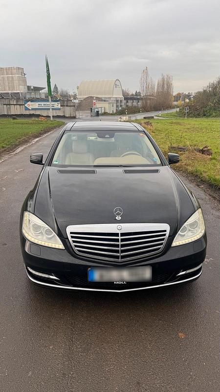 Schwarz Gebraucht 2011 Mercedes S350 Limousine | 18.800 € (Etwas zu teuer) - Bild 1/4