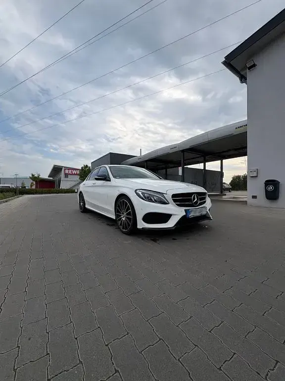 Gebraucht Mercedes C250 AMG line 211 PS (155 kW) 2015 Weiß Limousine