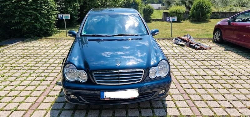 Schwarz Gebraucht 2004 Mercedes C220 Limousine | 1.999 € (Fairer Preis) - Bild 1/4