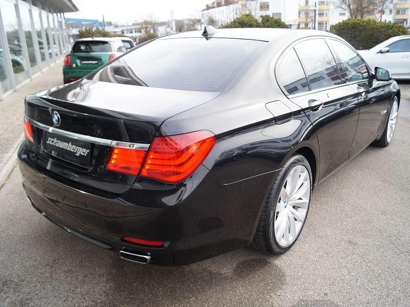Gebraucht BMW 750 408 PS (300 kW) 2009 Saphirschwarz Limousine