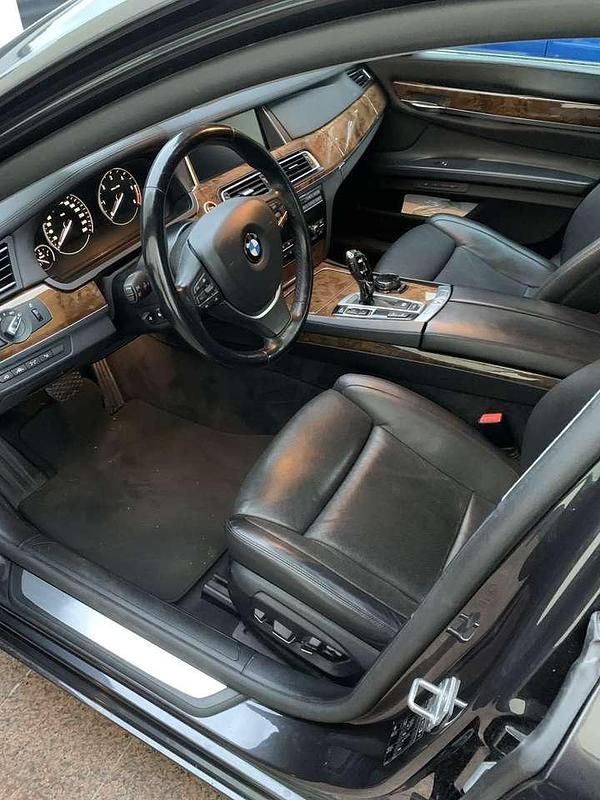 Gebraucht BMW 730L 258 PS (189 kW) 2014 Grau Limousine