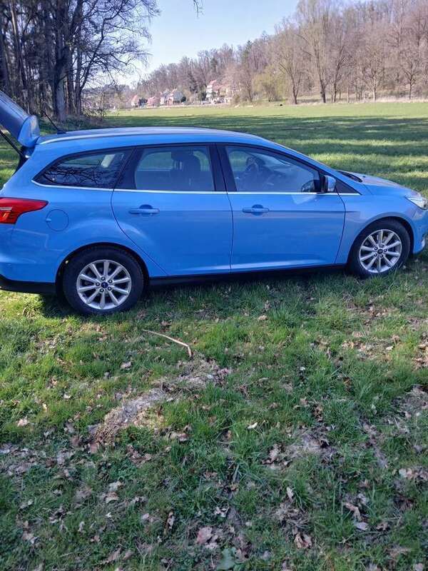 Blau Gebraucht 2018 Ford Focus Titanium Kombi | 12.750 € (Superpreis) - Bild 1/4
