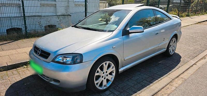 Gebraucht Opel Astra 147 PS (108 kW) 2001 Silber Coupé
