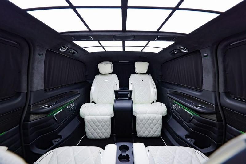 Gebraucht Mercedes V300 237 PS (174 kW) 2024 Schwarz Van / Kleinbus