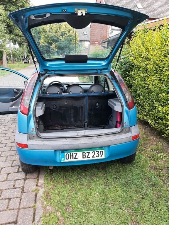 Grau Gebraucht 2000 Opel Corsa Comfort Limousine | 1.250 € (Guter Preis) - Bild 1/4
