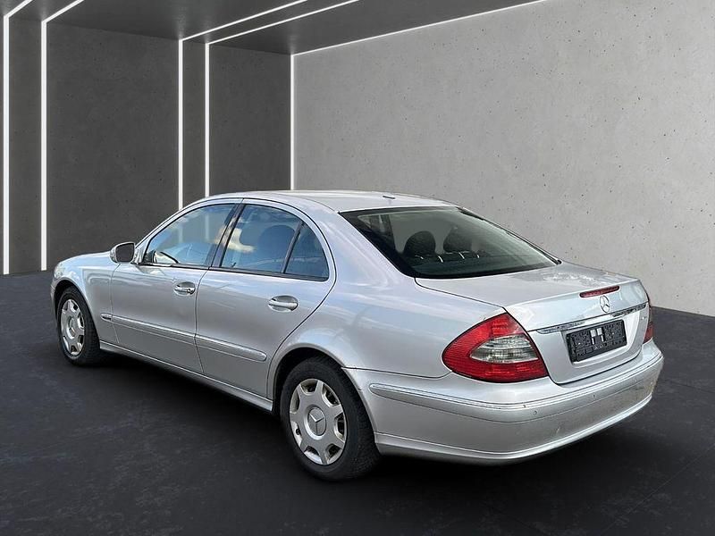 Gebraucht Mercedes E200 163 PS (119 kW) 2007 Silber Limousine