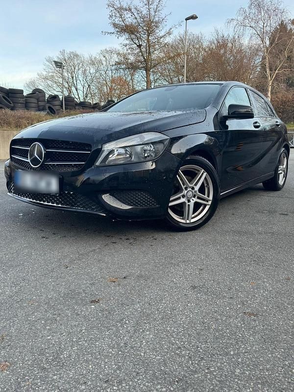 Gebraucht Mercedes A180 122 PS (89 kW) 2013 Schwarz Limousine