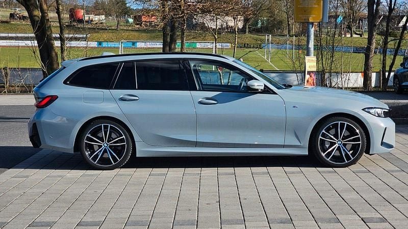 Gebraucht BMW 330 Shadowline 245 PS (180 kW) 2024 Grau Kombi