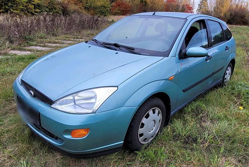 Grün Gebraucht 2001 Ford Focus Kleinwagen | 990 € (Superpreis) - Bild 1/4