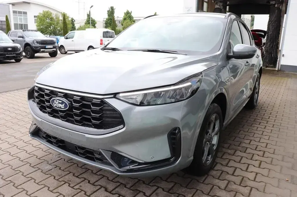 Gebraucht Ford Kuga ST-Line 242 PS (177 kW) 2025 Solar silver metallic SUV