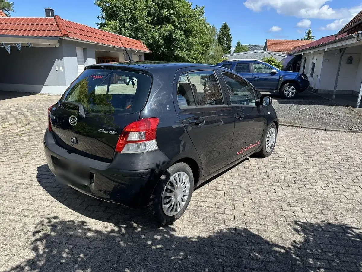Gebraucht Daihatsu Charade 99 PS (72 kW) 2012 Schwarz Kleinwagen