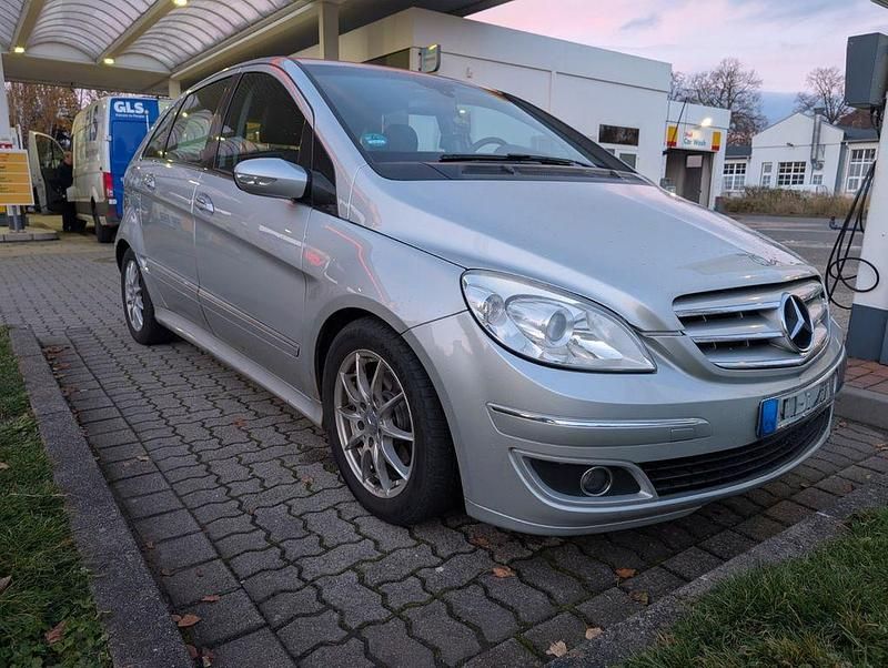 Silber Gebraucht 2007 Mercedes B180 Van / Kleinbus | 2.900 € (Etwas zu teuer) - Bild 1/4