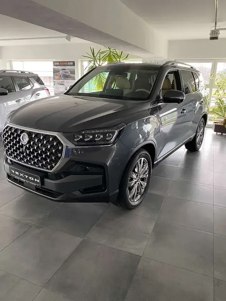 Gebraucht SsangYong Rexton Sapphire 203 PS (149 kW) 2024 Marble grey met. acm SUV