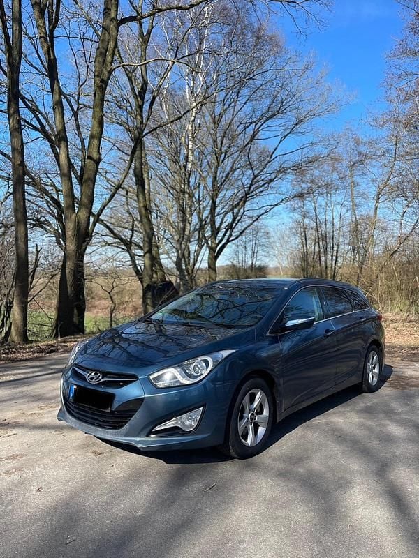 Gebraucht Hyundai i40 136 PS (100 kW) 2012 Blau Kombi