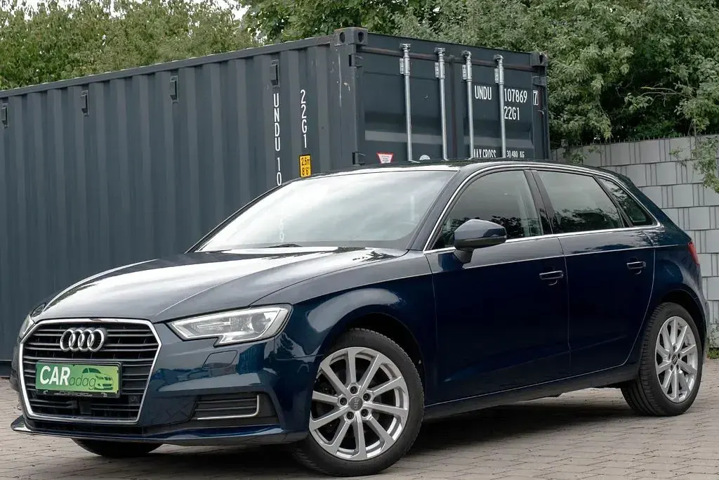 Gebraucht Audi A3 Design 116 PS (85 kW) 2019 Kosmosblau Limousine