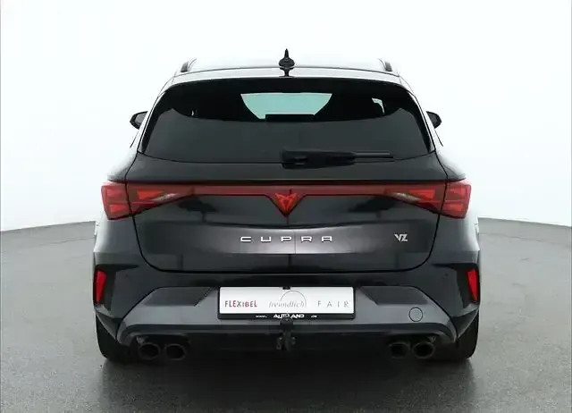 Nowe Cupra Leon VZ 333 KM (244 kW) 2025 Czarny Sedan/Limuzyna