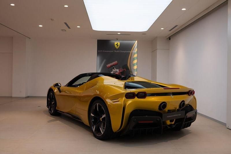 Gebraucht Ferrari SF90 999 PS (734 kW) 2021 Gelb Cabrio