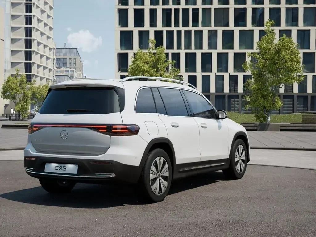 Second-hand Mercedes EQB250+ 139 kW (190 CP) 2025 Alb SUV
