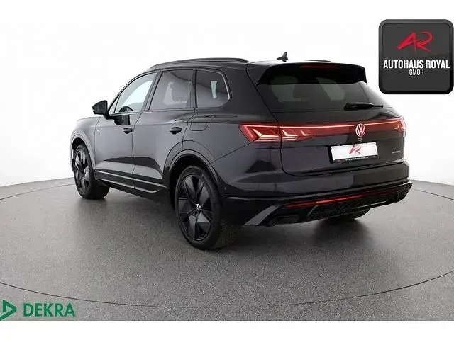 Gebraucht VW Touareg R 462 PS (339 kW) 2024 Grenadillschwarz SUV