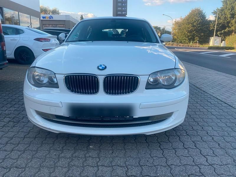 Weiß Gebraucht 2007 BMW 120 Kleinwagen | 2.800 € (Guter Preis) - Bild 1/4