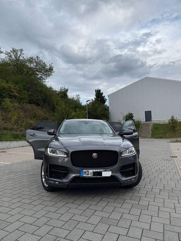 Grau Gebraucht 2018 Jaguar F-Pace R-Sport SUV | 22.999 € (Superpreis) - Bild 1/4
