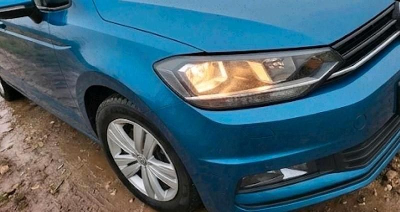 Gebraucht VW Touran Trendline 114 PS (83 kW) 2016 Blau Van / Kleinbus