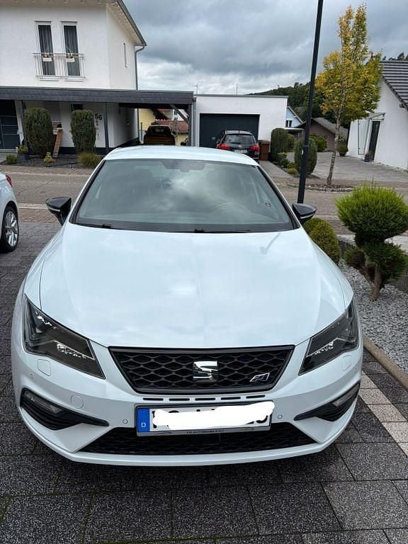 Weiß Gebraucht 2018 Cupra Leon Limousine | 17.000 € (Superpreis) - Bild 1/4