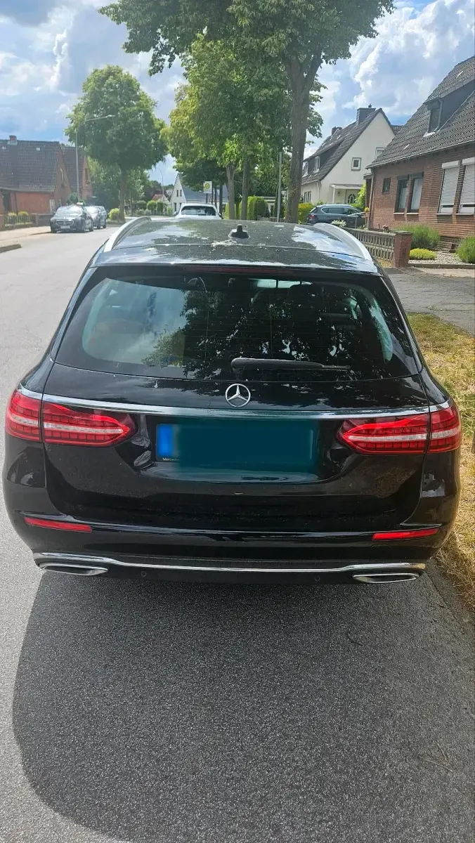 Gebraucht Mercedes E220 200 PS (147 kW) 2023 Schwarz Kombi