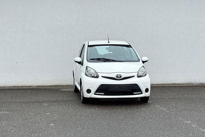 Gebraucht Toyota Aygo Cool 68 PS (50 kW) 2014 Weiß Kleinwagen